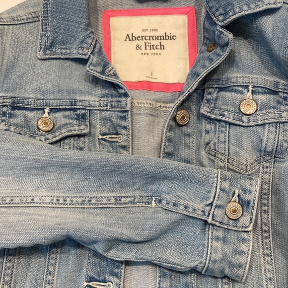 EUC Abercrombie and Fitch Jean Jacket - Picture 6 of 8